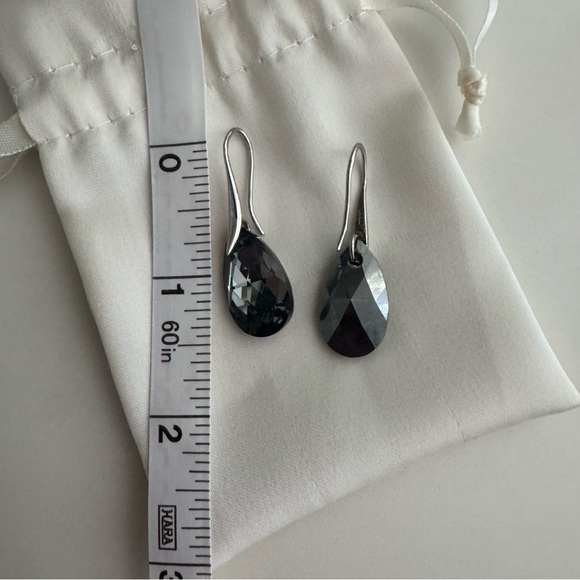 Nordstroms 🫐 Smokey Gray Crystal Glass Silver Dangle Earrings - Picture 3 of 5